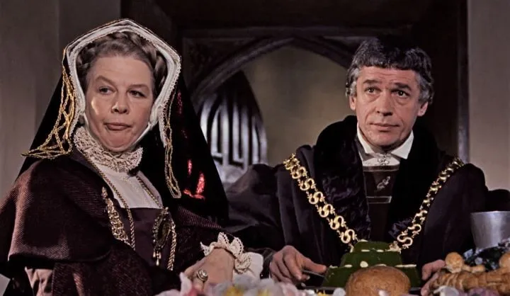 Wendy Hiller as Lady Alice and Paul Scofield as Sir Thomas More in A Man For All Seasons film.