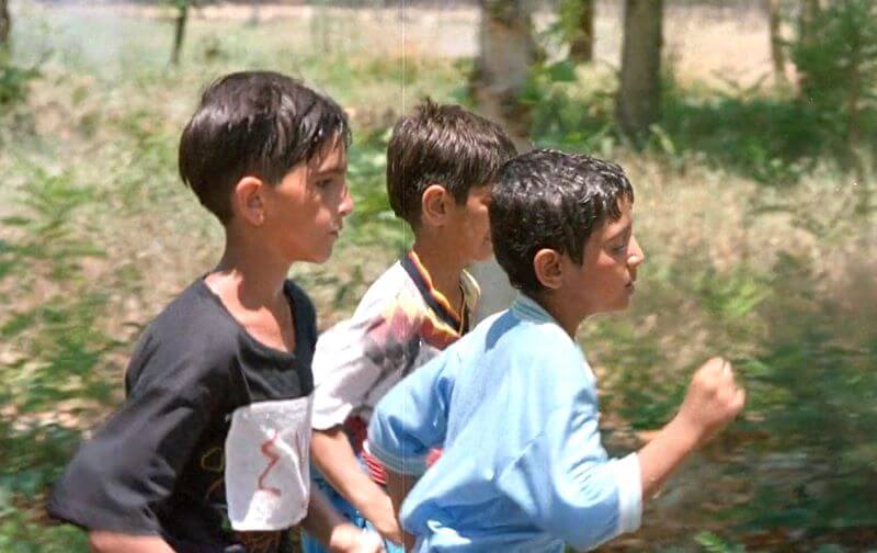 Ali and other children running the race in Children of Heaven (1997)