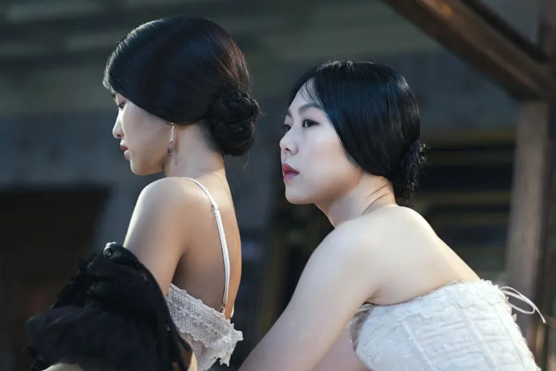 Kim Min-hee and Kim Tae-ri in The Handmaiden (2016)