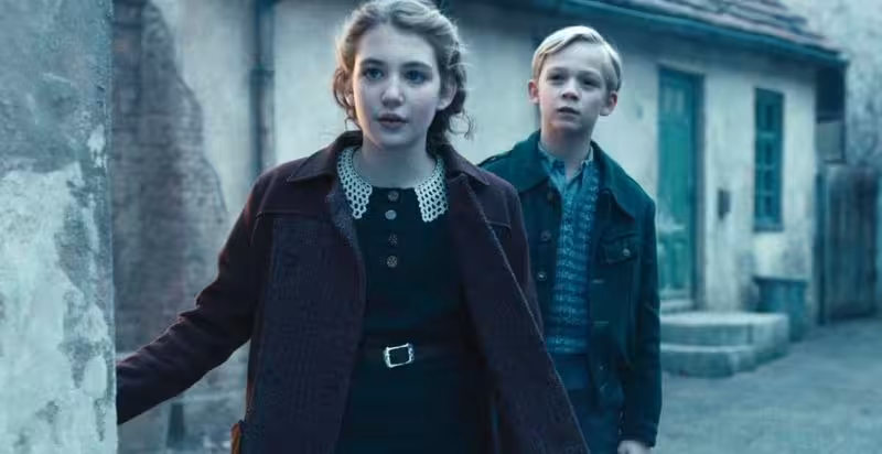 Sophie Nélisse and Nico Liersch as Liesel Meminger and  Rudy Steiner in The Book Thief (2013)
